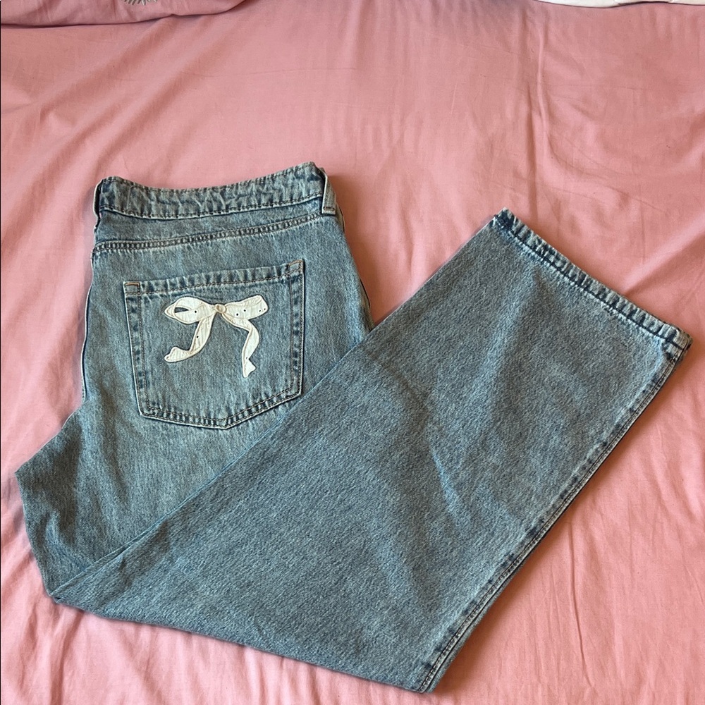 BRAND NEW Hollister Low-Rise Medium Wash Eyelet Bow Loose Jeans